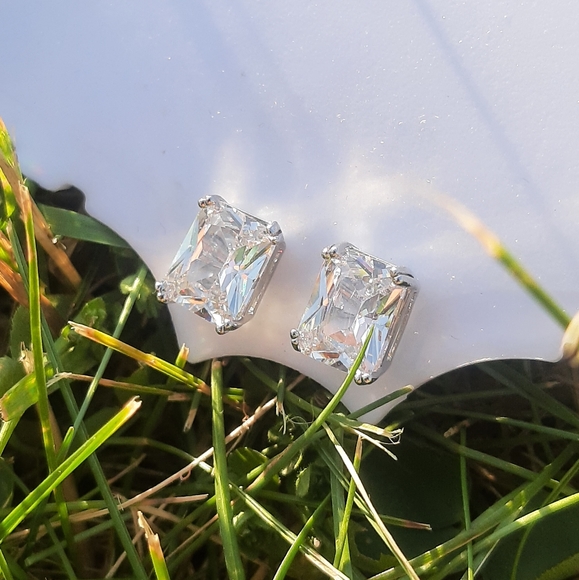 7.58ctw Emerald Cut Diamond Stud Earrings NEW - Picture 3 of 9